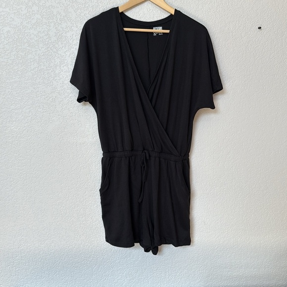 32 Degrees Romper Black size Medium - Picture 3 of 10